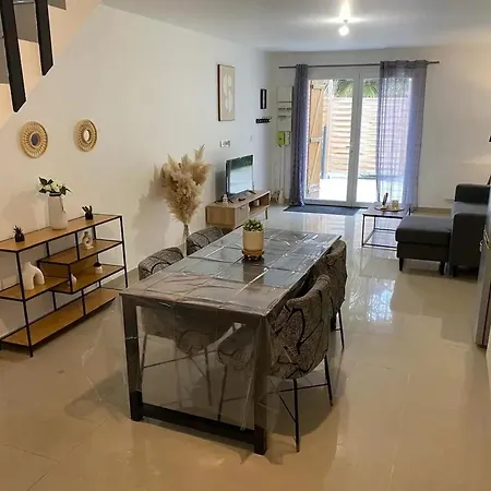 Charmante Maison De A Avec Jardin *